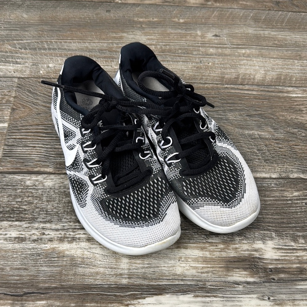 Nike Free Runner Black and White Athletic Shoes, 7.5